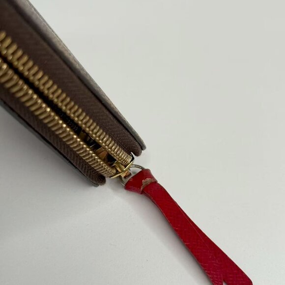 Louis Vuitton Damier Ebene Zippy Wallet with Classic Checkerboard Design - Picture 7 of 9